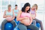 Mujeres embarazadas realizando el método Pilates