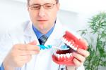 Un odontólogo explica cómo hay que cepillar los dientes
