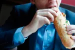 Comer de bocadillo Comer de bocadillo en el trabajo (de forma sana)