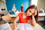 Causas del acoso escolar Niña sufriendo acoso escolar o bullying