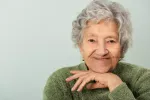 Causas de la osteoporosis Mujer con osteoporosis
