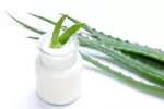 Pomada de Aloe vera Hojas de Aloe vera en un mortero