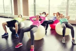 Consejos para practicar fitball Varias personas practicando fitball