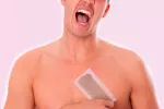 Depilación masculina que arrancan la raíz del pelo