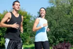 Ejercicio aeróbico Pareja realizando ejercicio aeróbico
