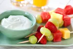Brochetas de frutas Fruta y dulces caprichos para el verano