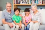 Cómo pueden los abuelos solicitar la custodia de sus nietos Abuelos tienen la custodia de sus nietos