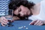 Tratamiento de la depresión Mujer toma pastillas para la depresión