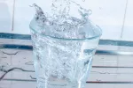 Cloro Vaso de agua con cloro