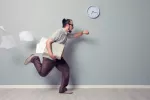 Consecuencias de no saber organizar el tiempo Hombre corriendo por no saber organizar el tiempo