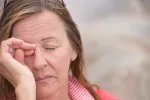 La depresión, un síntoma precoz de alzhéimer Mujer con síntomas de depresión