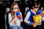 Las imágenes en 3D pueden dañar la vista a los niños Niños viendo una película 3D