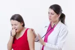 Chica con tuberculosis tosiendo Cuándo se hace el mantoux