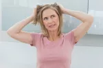 Síntomas de la tricotilomanía en una mujer