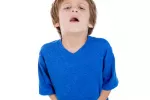 Síntomas del varicocele Niño con dolor testicular por varicocele