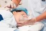 La anestesia puede dañar el cerebro de niños menores de tres años Niño menor de tres años anestesiado