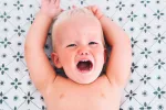 Una app ayuda a padres con sordera a saber cuándo llora su bebé Niño llorando