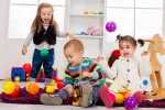 El riesgo de infección por rotavirus aumenta en el cole Niños pequeños juegan en una guardería