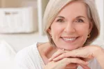 El bótox puede solucionar la incontinencia en mujeres Mujer con tratamiento de bótox
