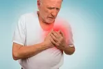 CHIP, un nuevo factor de riesgo cardíaco tan alto como el colesterol Persona con dolor en el pecho como factor de riesgo cardíaco