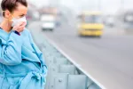 Asocian contaminación en el embarazo y riesgo de hipertensión infantil Mujer embarazada respirando aire contaminado