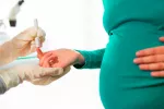 Los hijos de diabéticas tienen más riesgo de enfermedad cardiaca Mujer embarazada con problemas de diabetes gestacional