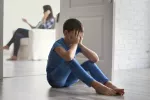 Un divorcio mal gestionado perjudica la salud de los hijos Niño llorando por la separación de sus padres