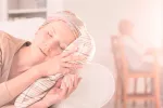 Mujer con cáncer de mama durmiendo
