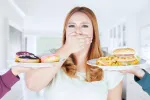 La estimulación cerebral, eficaz frente a anorexia, obesidad y bulimia Mujer obesa rechaza comer
