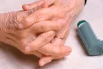Un medicamento para el asma podría reducir el riesgo de párkinson Inhalador para el asma