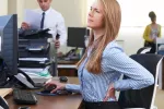 Levantarte cada media hora si trabajas sentado protege tu salud
