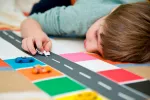 Mäbu tocará el próximo 8 de marzo para las personas afectadas con TEA Niño con Trastorno del Espectro del Autismo