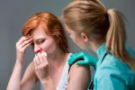 Un nuevo tratamiento de la hemofilia demuestra eficacia Mujer hemofílica sangrando por la nariz