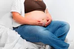 Asocian obesidad materna y mayor riesgo de parálisis cerebral infantil Madre embarazada padece obesidad