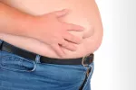 Asocian la obesidad con sufrir problemas de piel Hombre obeso
