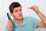 El 60 por ciento de la población española podría quedarse calva Chico perdida de pelo