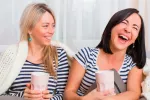 Reír dilata las arterias y mejora la salud del corazón Chicas riéndose