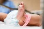 Más riesgo de hipertensión en niños nacidos por reproducción asistida Bebé en el hospital