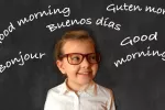 Ser bilingüe mejora la flexibilidad cognitiva de los niños con autismo Niña con autismo bilingüe