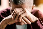 El empeoramiento de los síntomas de ansiedad podría predecir alzhéimer Persona con depresión y síntomas de alzhéimer