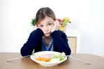 Los trastornos alimentarios se adelantan a la pubertad Niña sufre trastorno alimentario