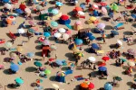 El turismo contamina el planeta cuatro veces más de lo que se creía Turismo en la playa