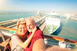 Cruceros para mayores Pareja de personas mayores en un crucero