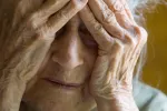 Mujer con signos de demencia Demencia
