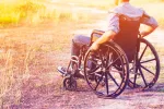 Distrofia muscular de Duchenne Afectado por distrofia muscular de Duchenne en silla de ruedas