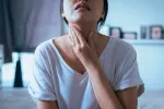 Fagofobia, el miedo a tragar Mujer con miedo a tragar