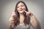 Hambre emocional Mujer con hambre emocional