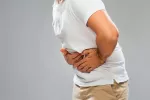 Hernia inguinal Hombre afectado por hernia inguinal