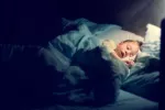 Primera noche sin papás Niño durmiendo sin sus papás
