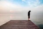Intento de suicidio, cómo pasar página Persona intentando suicidarse